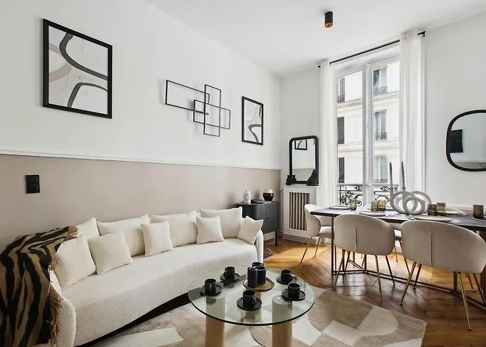 Champs Elysees Luxury 3 Bed * Paryż