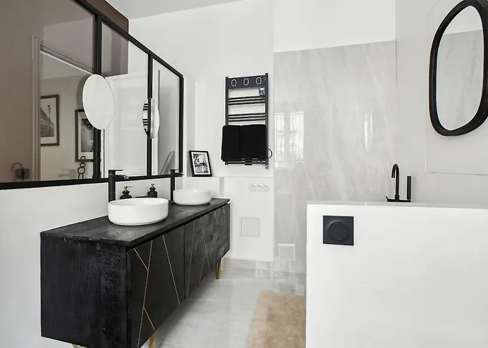 Apartament Champs Elysees Luxury 3 Bed Paryż