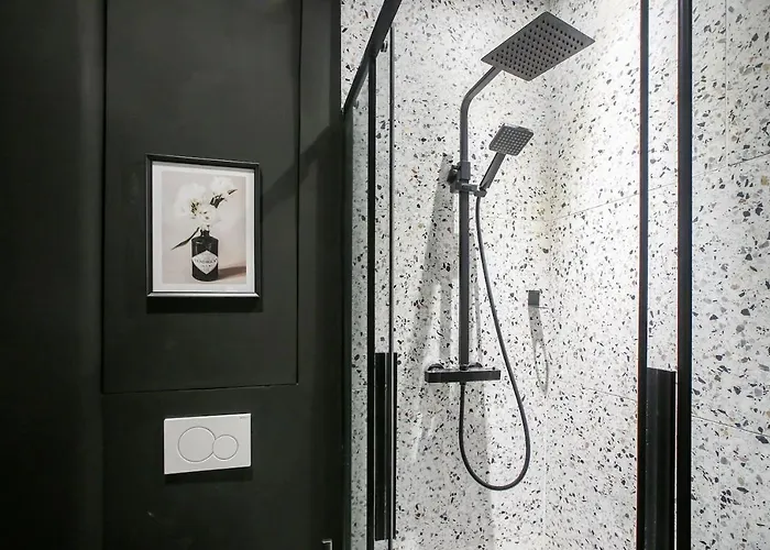 Champs Elysees Luxury 3 Bed * Paryż