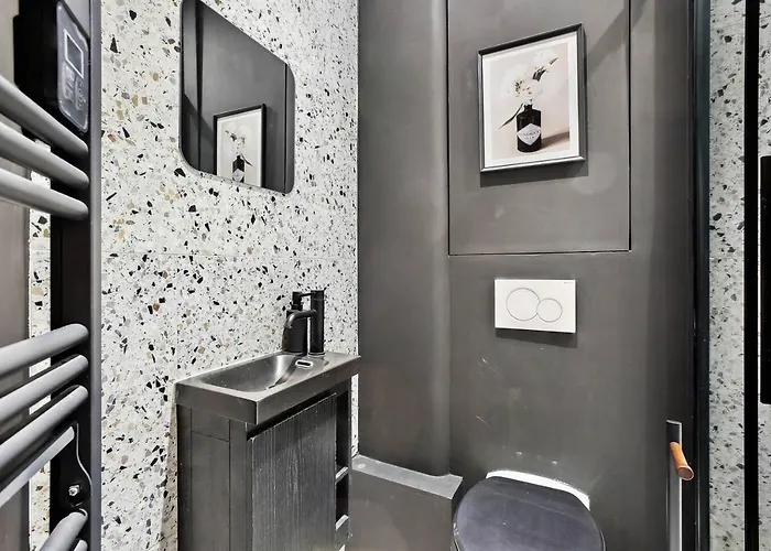 Champs Elysees Luxury 3 Bed Paryż