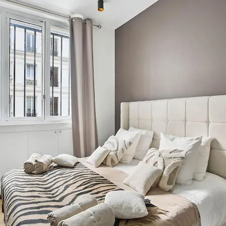 Апартаменты Champs Elysees Luxury 3 Bed *