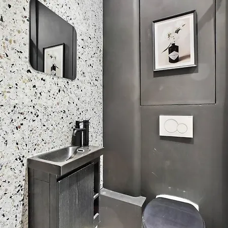 Champs Elysees Luxury 3 Bed Париж
