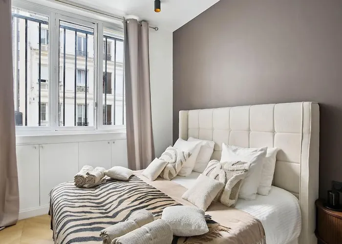 Апартаменты Champs Elysees Luxury 3 Bed *