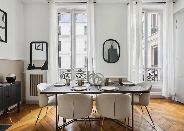 Апартаменты Champs Elysees Luxury 3 Bed *