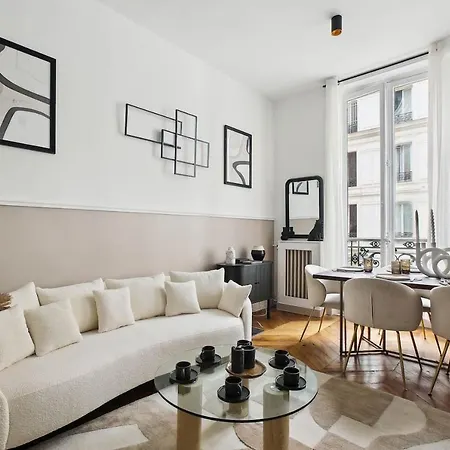Champs Elysees Luxury 3 Bed * Paris