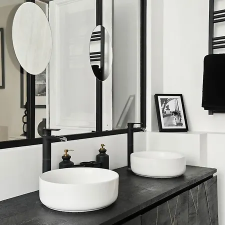 Champs Elysees Luxury 3 Bed アパート パリ