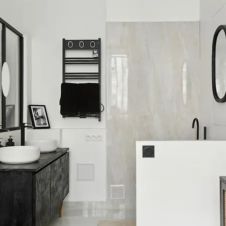 Champs Elysees Luxury 3 Bed アパート